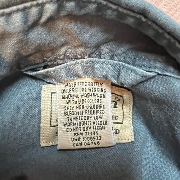 L.L. Bean Blue Slightly Fitted Button Down. Size M - Picture 6 of 6